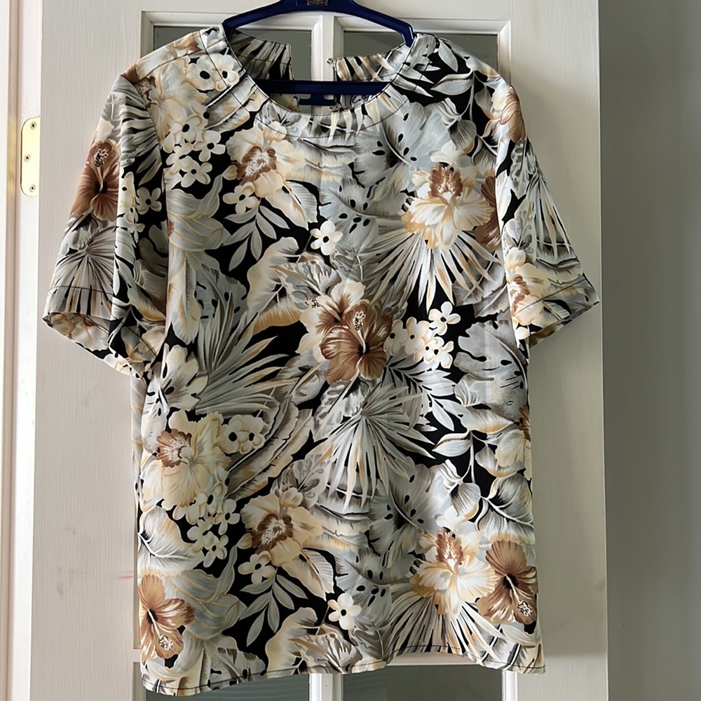 Kathy Che Floral Blouse Round Neck Sz S Short Sleeve 2 Casual Career Business